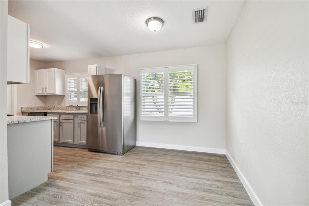 Active With Contract: $329,900 (3 beds, 2 baths, 948 Square Feet)