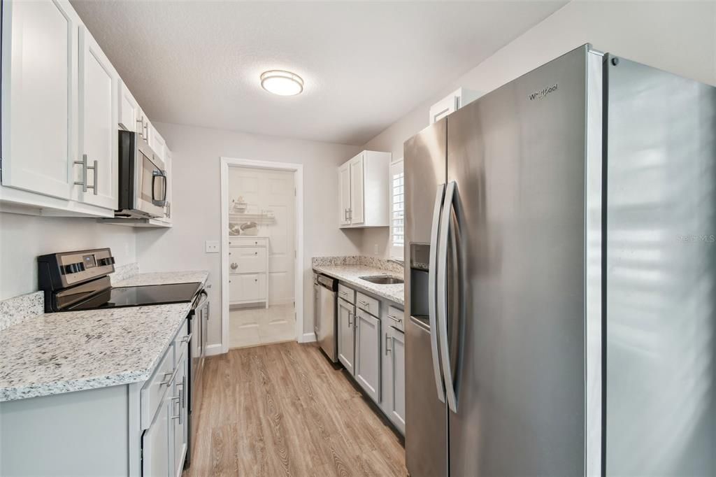 Active With Contract: $329,900 (3 beds, 2 baths, 948 Square Feet)