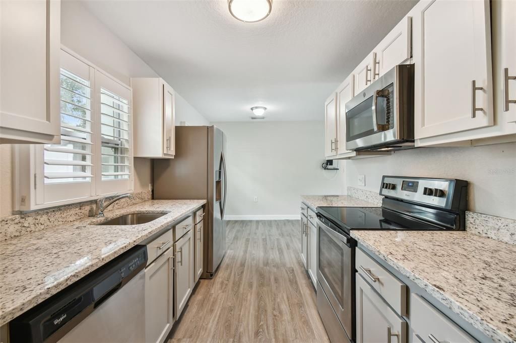 Active With Contract: $329,900 (3 beds, 2 baths, 948 Square Feet)