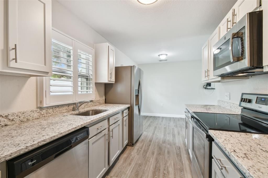 Active With Contract: $329,900 (3 beds, 2 baths, 948 Square Feet)