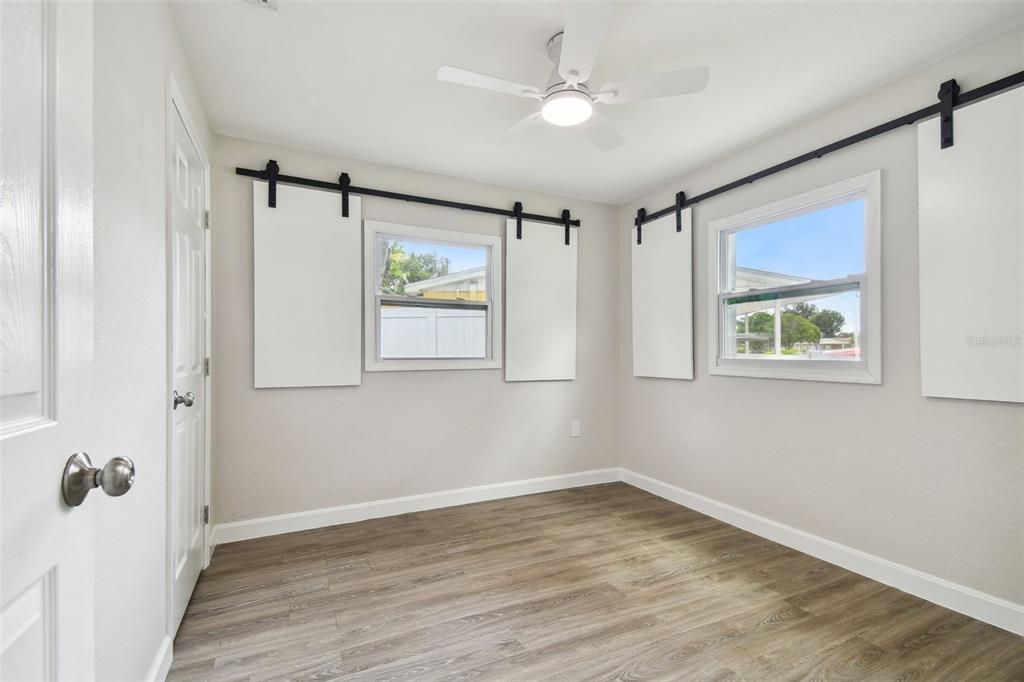 Active With Contract: $329,900 (3 beds, 2 baths, 948 Square Feet)