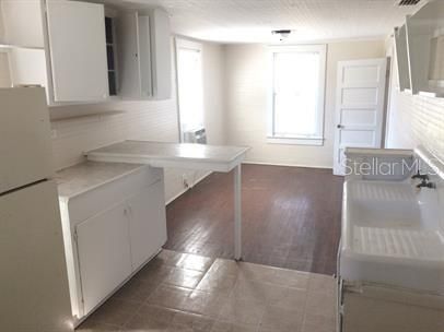 For Rent: $925 (2 beds, 1 baths, 702 Square Feet)