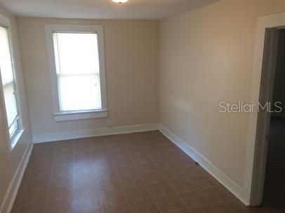 For Rent: $925 (2 beds, 1 baths, 702 Square Feet)