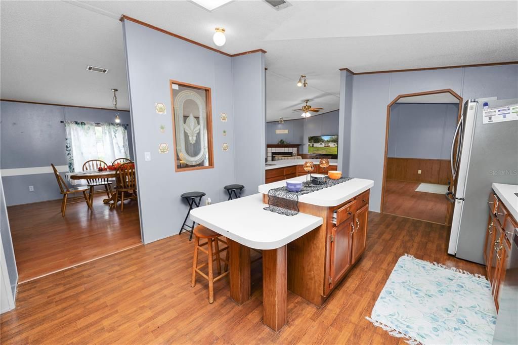 For Sale: $299,900 (3 beds, 2 baths, 1715 Square Feet)