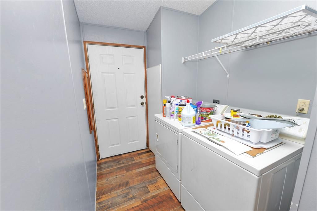 For Sale: $299,900 (3 beds, 2 baths, 1715 Square Feet)