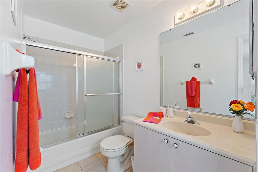 Active With Contract: $315,000 (3 beds, 2 baths, 1100 Square Feet)