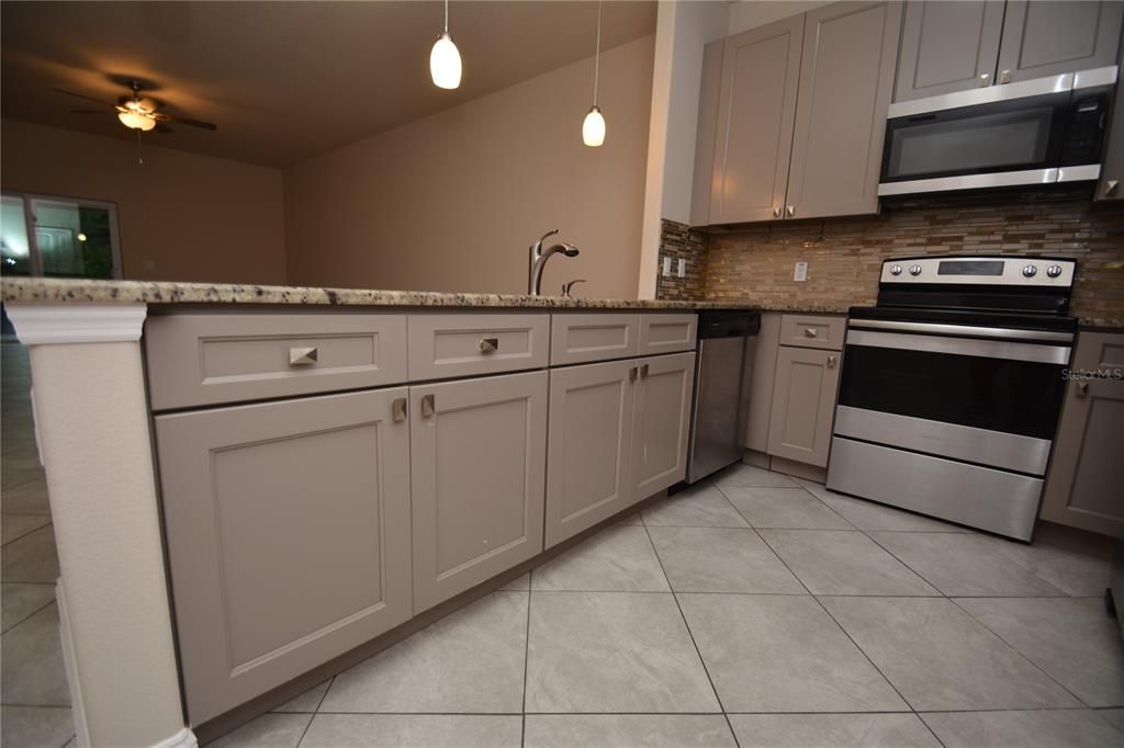 For Rent: $1,900 (4 beds, 2 baths, 1524 Square Feet)