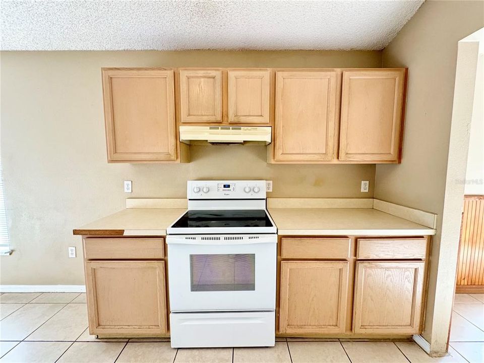 For Rent: $2,299 (4 beds, 2 baths, 1874 Square Feet)