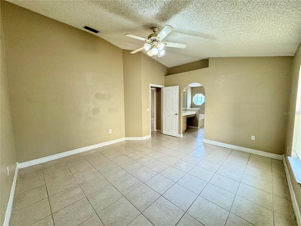 For Rent: $2,299 (4 beds, 2 baths, 1874 Square Feet)