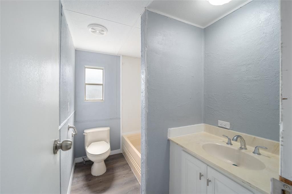 For Sale: $274,900 (3 beds, 2 baths, 960 Square Feet)