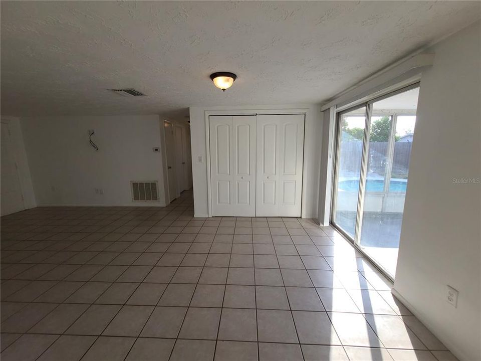 For Rent: $1,695 (3 beds, 1 baths, 1096 Square Feet)