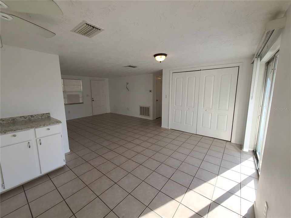 For Rent: $1,695 (3 beds, 1 baths, 1096 Square Feet)