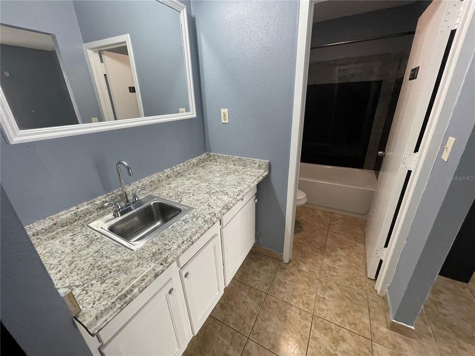 For Rent: $1,100 (1 beds, 1 baths, 312 Square Feet)