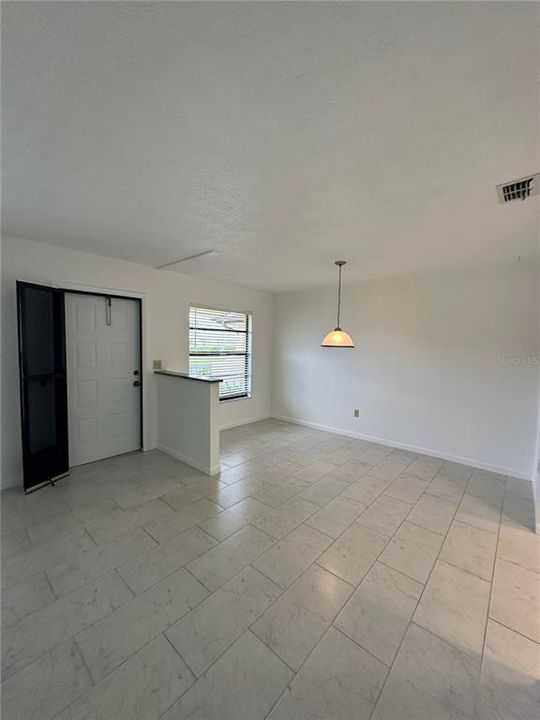 For Rent: $1,600 (2 beds, 2 baths, 794 Square Feet)