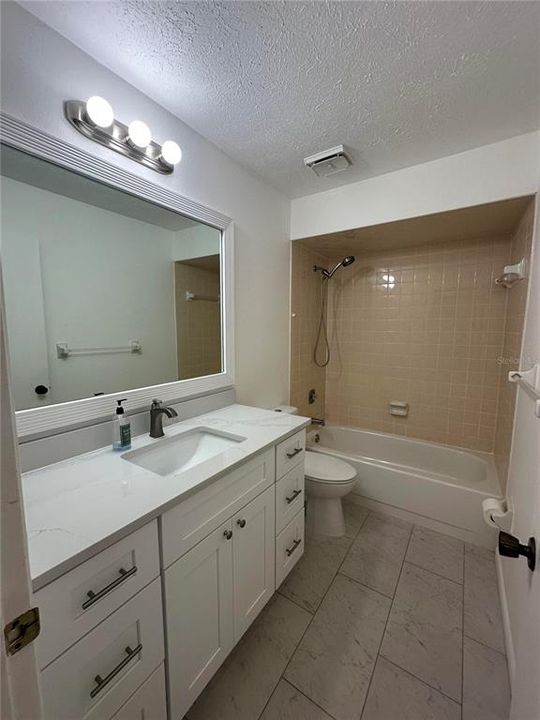 For Rent: $1,600 (2 beds, 2 baths, 794 Square Feet)