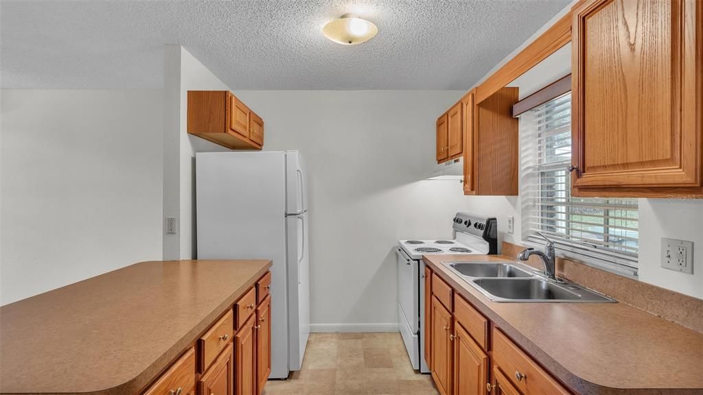 For Sale: $154,900 (2 beds, 2 baths, 858 Square Feet)