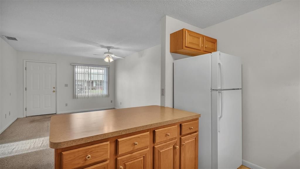 For Sale: $154,900 (2 beds, 2 baths, 858 Square Feet)