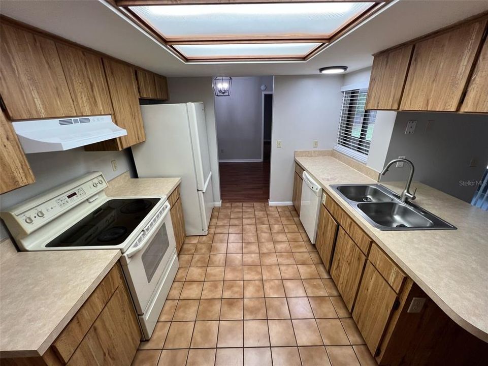 For Rent: $2,300 (3 beds, 2 baths, 1619 Square Feet)