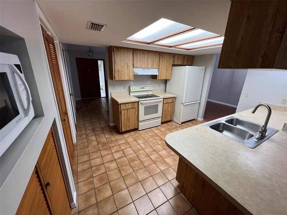 For Rent: $2,300 (3 beds, 2 baths, 1619 Square Feet)