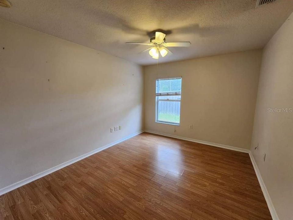 For Rent: $1,850 (4 beds, 2 baths, 2093 Square Feet)