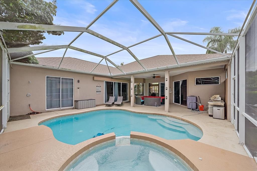 Pool and Jacuzzi Spa