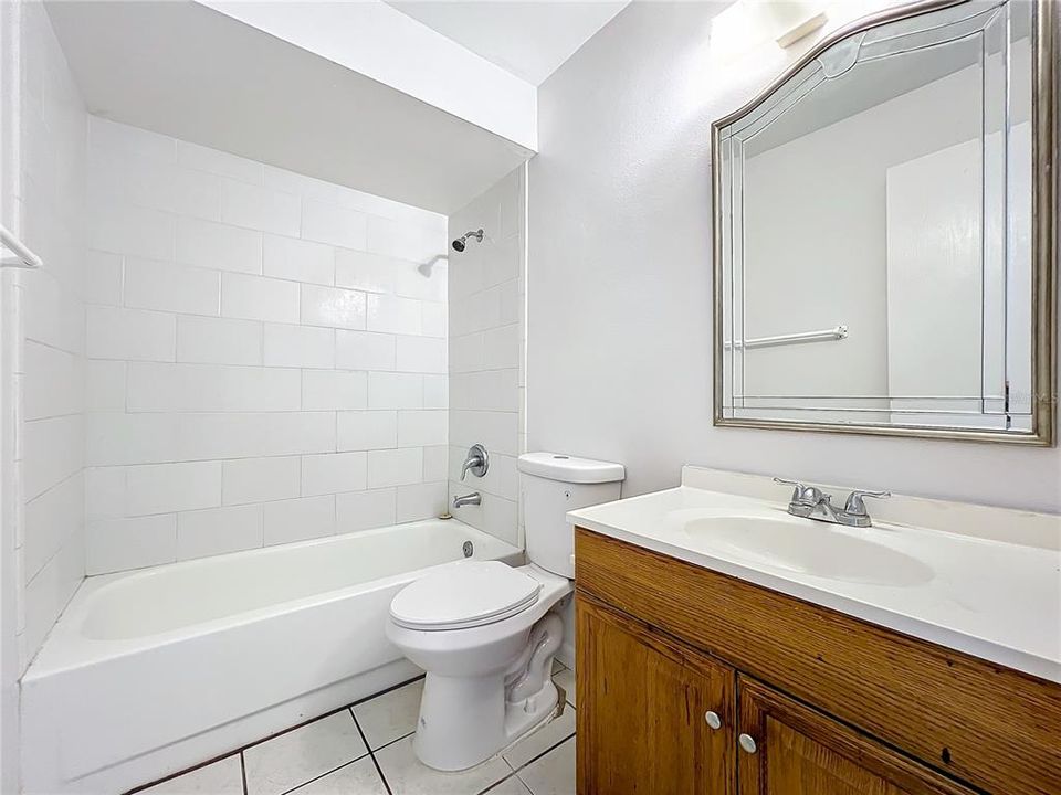 For Sale: $250,000 (2 beds, 1 baths, 818 Square Feet)