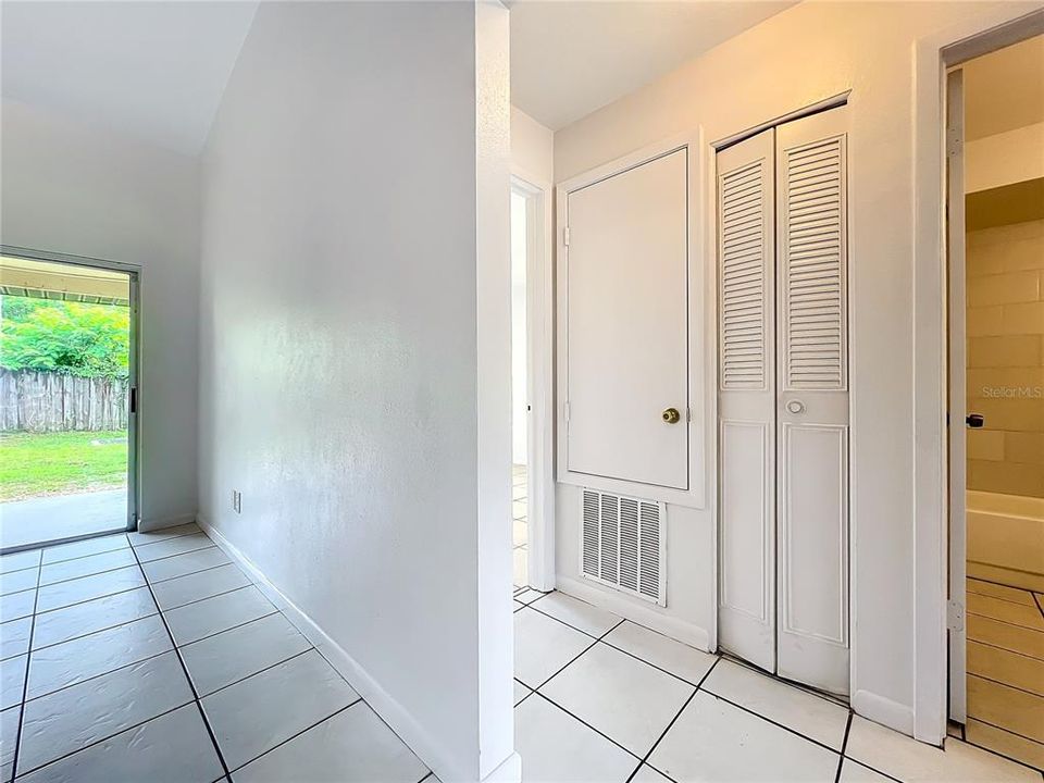 For Sale: $250,000 (2 beds, 1 baths, 818 Square Feet)