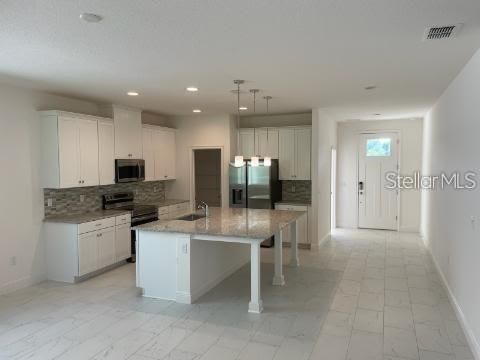 For Rent: $2,400 (4 beds, 2 baths, 1893 Square Feet)