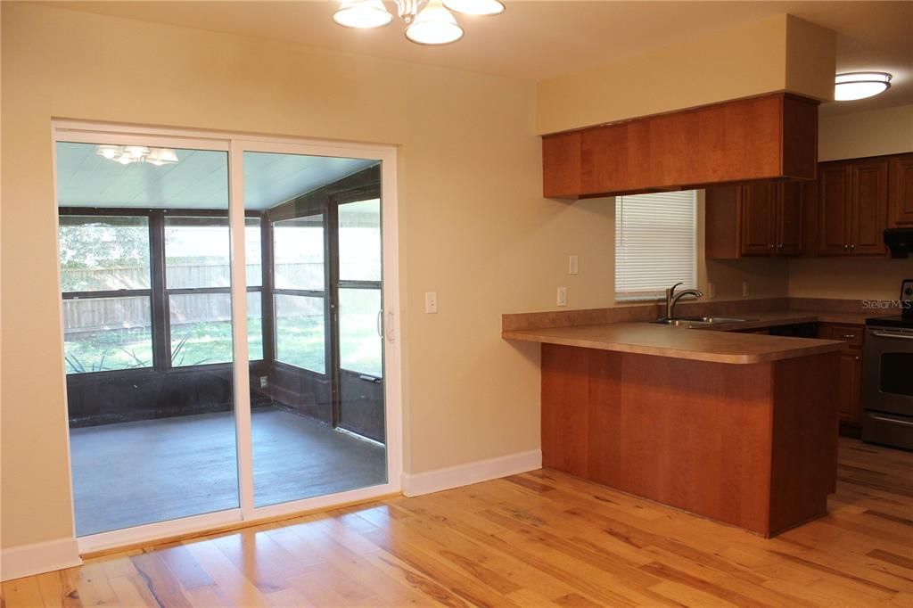 For Rent: $1,700 (2 beds, 2 baths, 970 Square Feet)