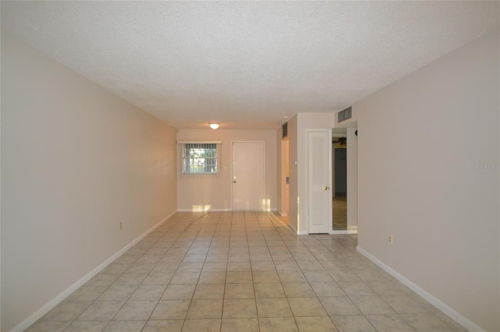 Active With Contract: $1,150 (1 beds, 1 baths, 672 Square Feet)