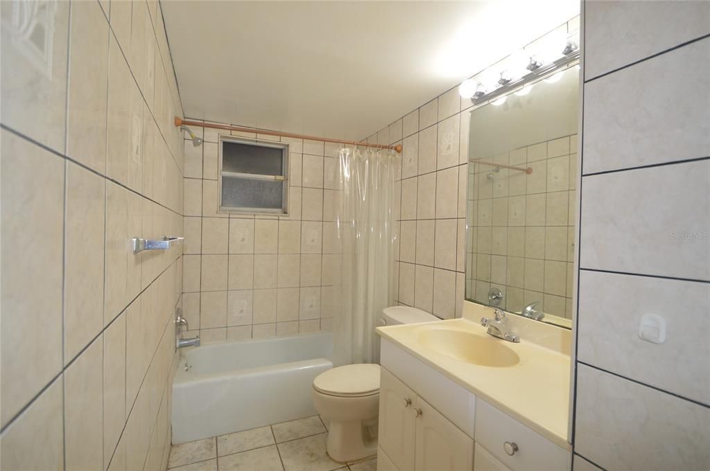 Active With Contract: $1,150 (1 beds, 1 baths, 672 Square Feet)