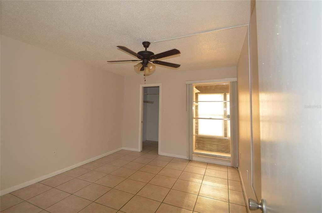 Active With Contract: $1,150 (1 beds, 1 baths, 672 Square Feet)