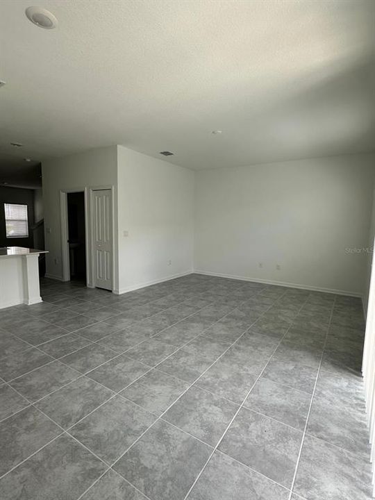 For Rent: $2,300 (3 beds, 2 baths, 1834 Square Feet)