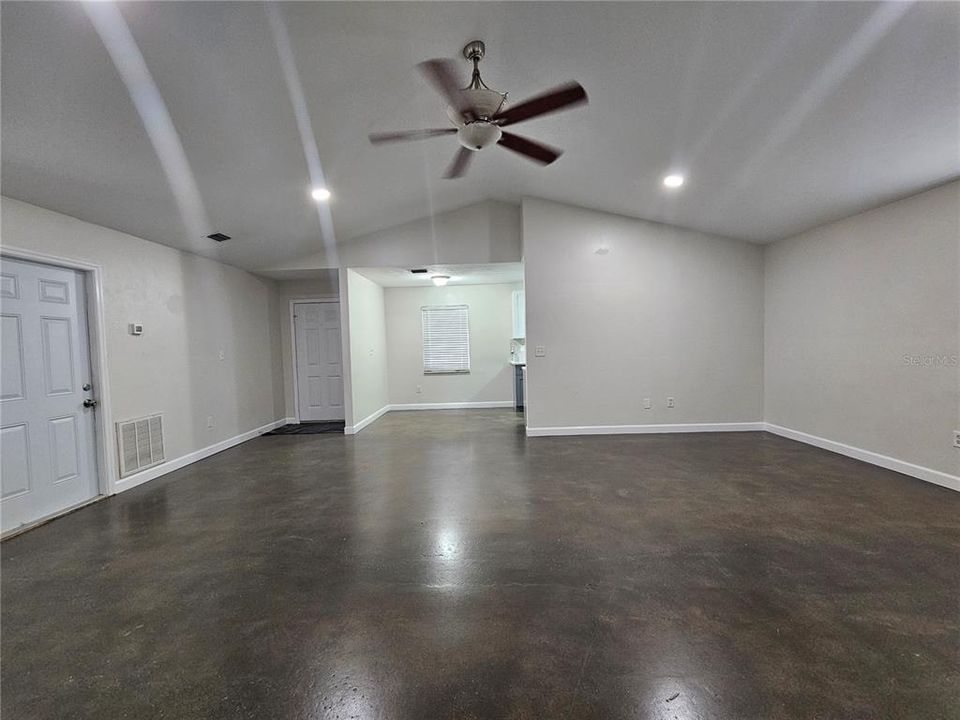 For Rent: $1,995 (3 beds, 2 baths, 1560 Square Feet)