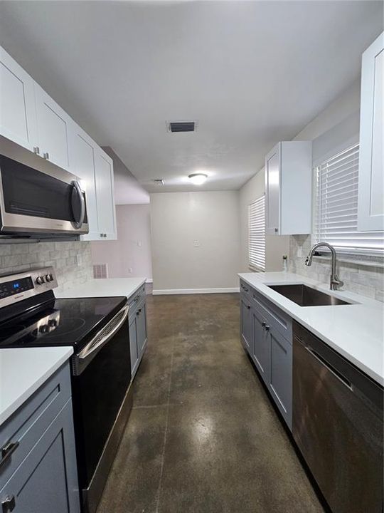 For Rent: $1,995 (3 beds, 2 baths, 1560 Square Feet)