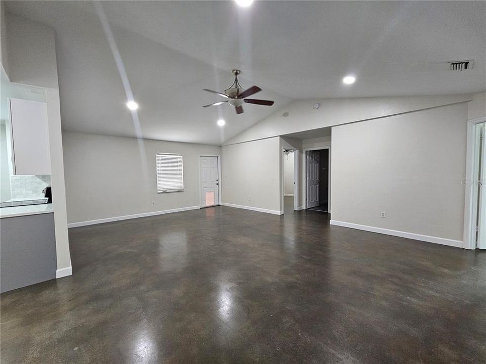 For Rent: $1,995 (3 beds, 2 baths, 1560 Square Feet)