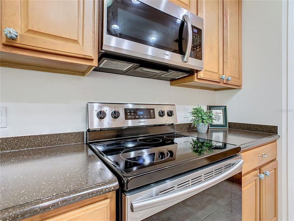 For Sale: $279,500 (2 beds, 2 baths, 1467 Square Feet)