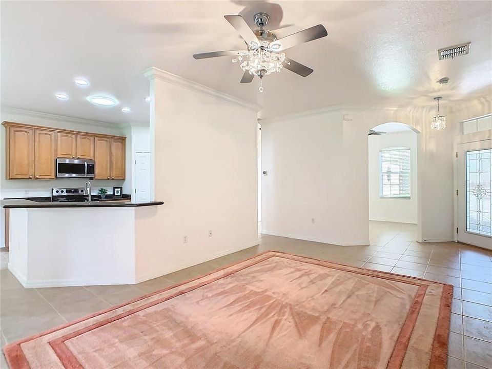 For Sale: $279,500 (2 beds, 2 baths, 1467 Square Feet)