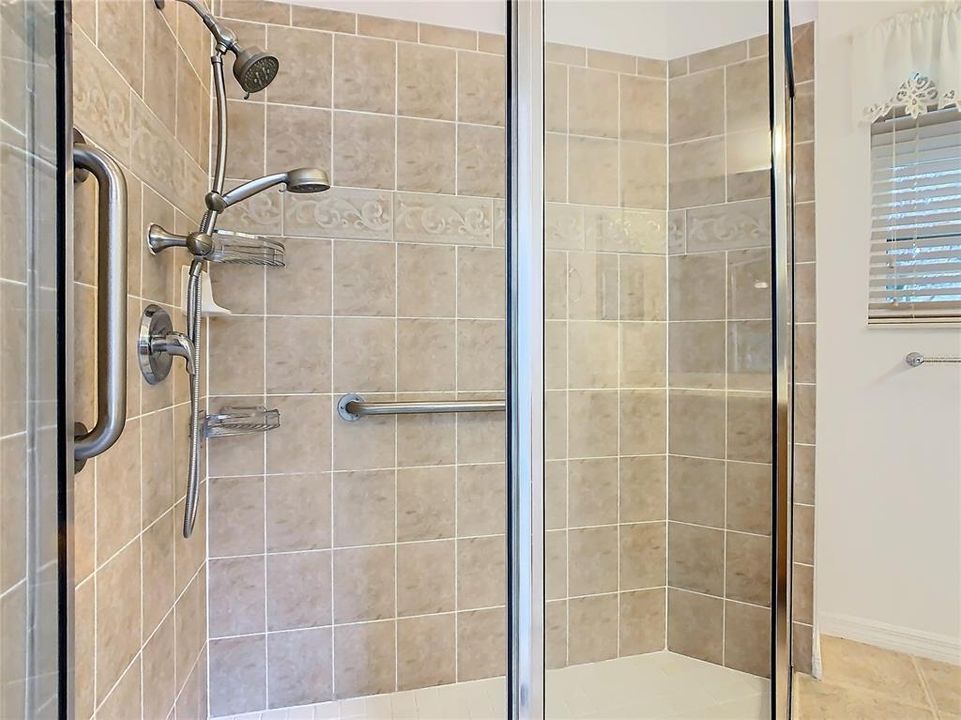 LARGE WALK-IN SHOWER