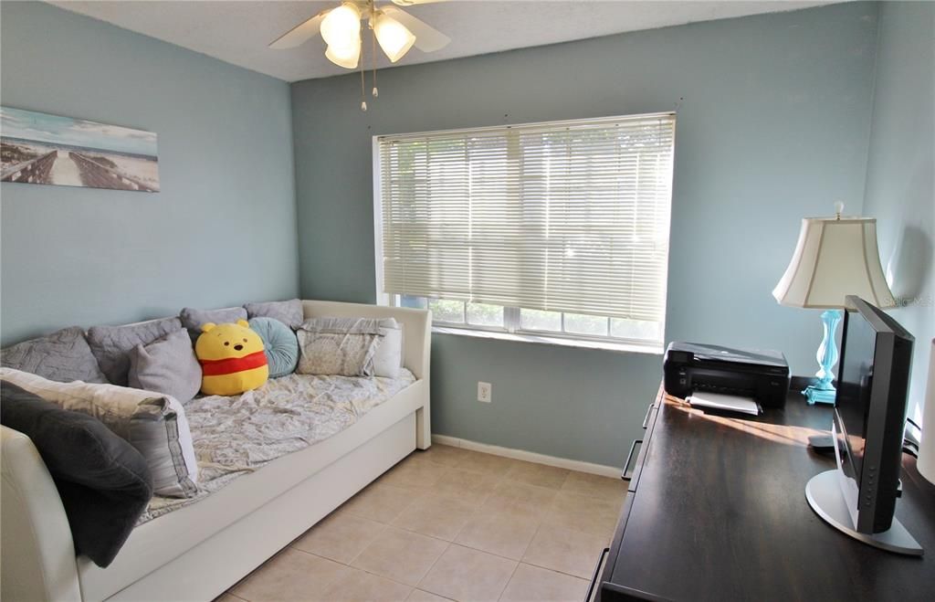 For Sale: $295,000 (2 beds, 2 baths, 939 Square Feet)