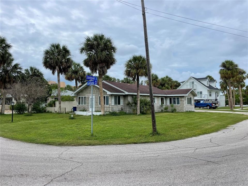 For Sale: $595,000 (3 beds, 2 baths, 1792 Square Feet)