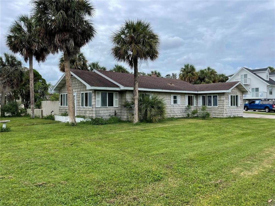 For Sale: $595,000 (3 beds, 2 baths, 1792 Square Feet)