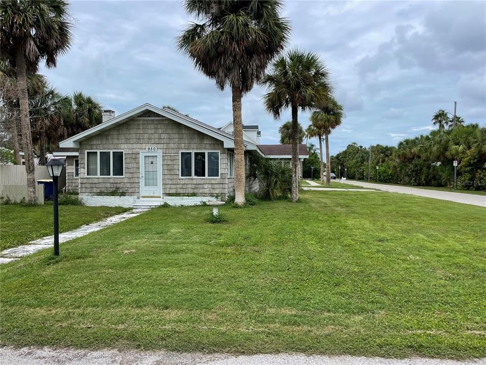 For Sale: $595,000 (3 beds, 2 baths, 1792 Square Feet)