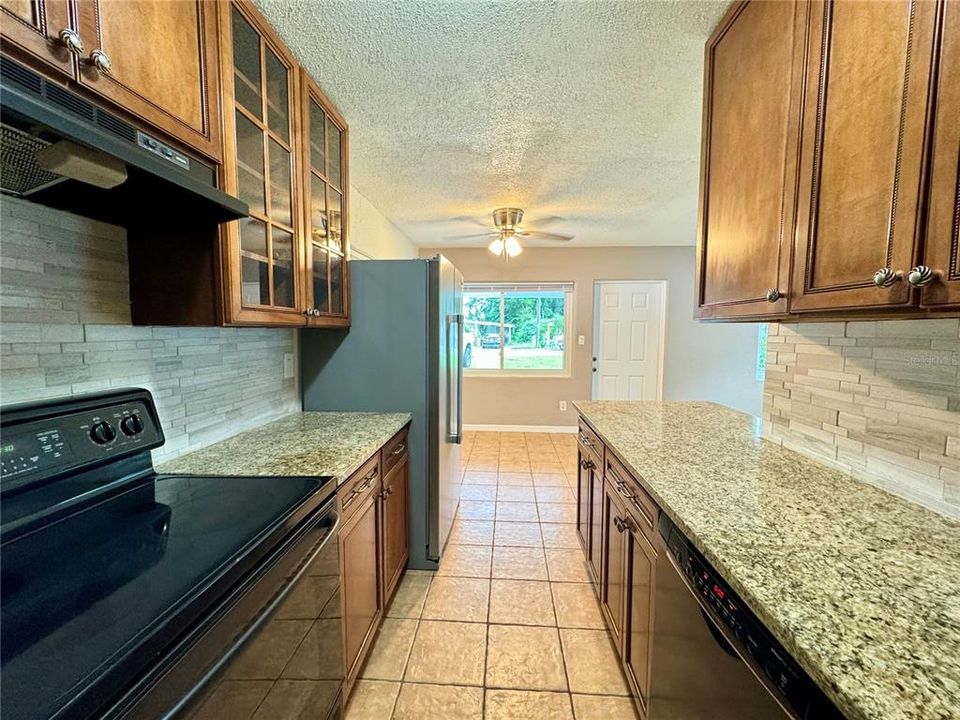 For Rent: $2,299 (3 beds, 2 baths, 1032 Square Feet)