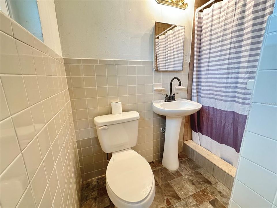 For Rent: $2,299 (3 beds, 2 baths, 1032 Square Feet)