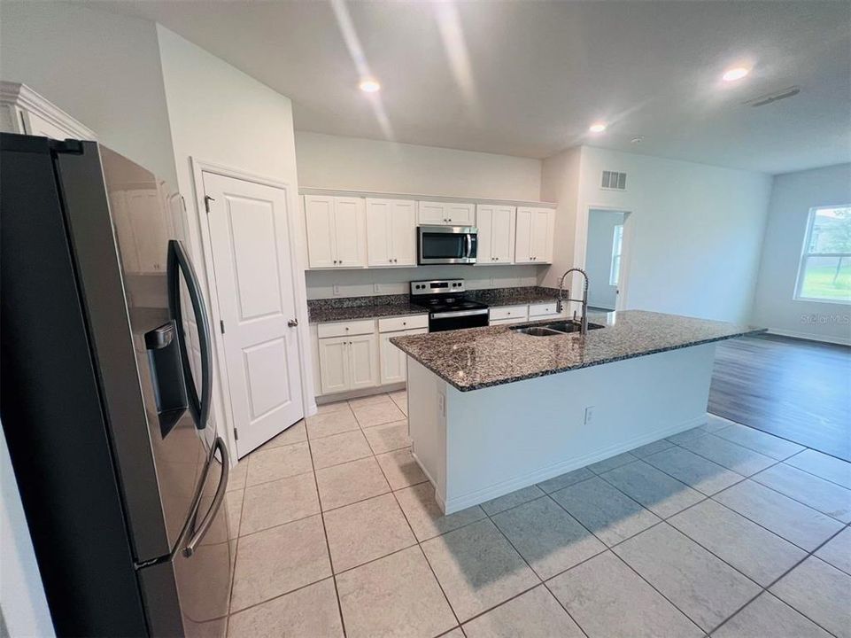 For Rent: $2,350 (4 beds, 2 baths, 1773 Square Feet)