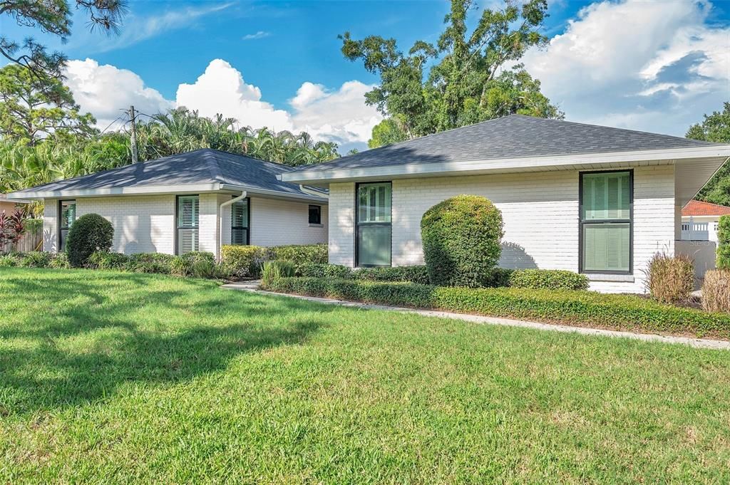 For Sale: $949,000 (4 beds, 2 baths, 1939 Square Feet)