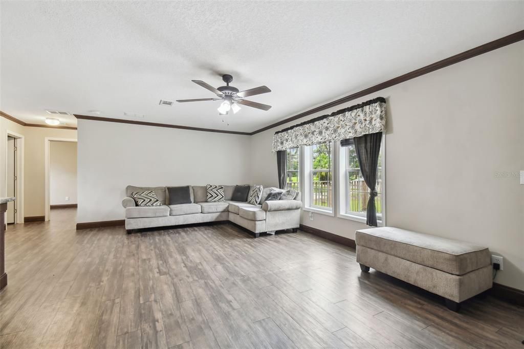 For Sale: $299,900 (3 beds, 2 baths, 1568 Square Feet)