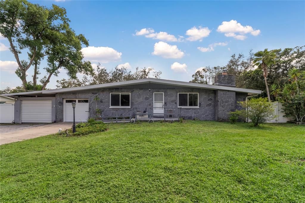 For Sale: $469,900 (3 beds, 2 baths, 1948 Square Feet)