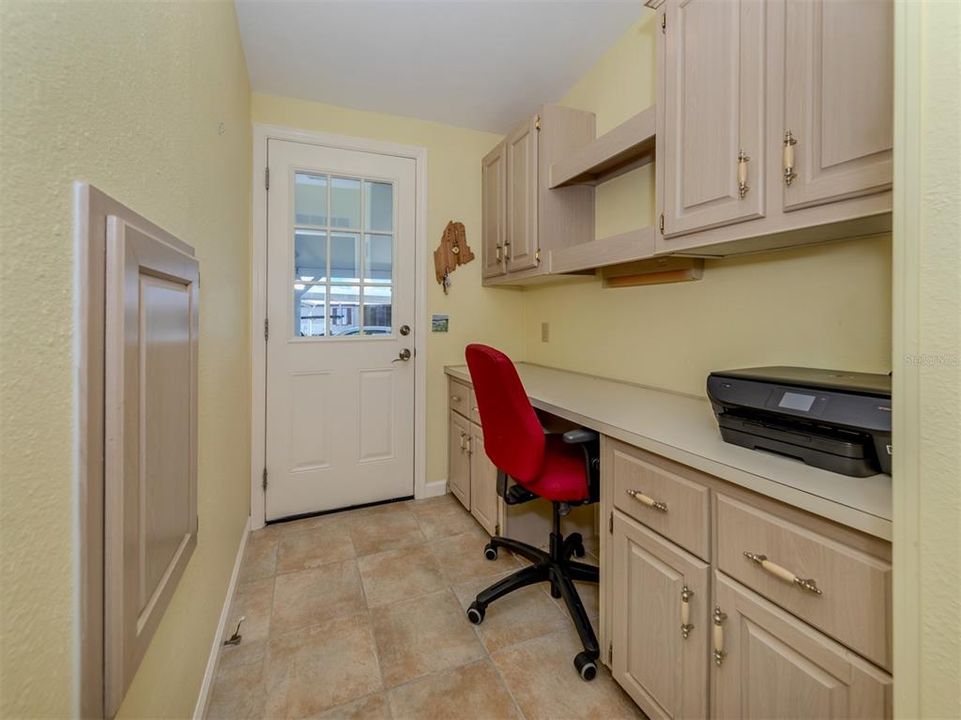 For Sale: $199,900 (2 beds, 2 baths, 1143 Square Feet)